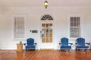 Near Museum  Midtown Main House