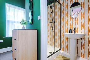 Modern 4-Bedroom in Manchester