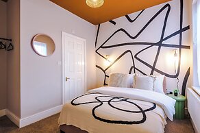 Modern 4-Bedroom in Manchester
