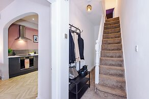 Modern 4-Bedroom in Manchester