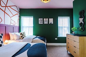 Modern 4-Bedroom in Manchester