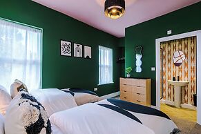 Modern 4-Bedroom in Manchester
