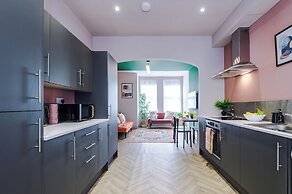 Modern 4-Bedroom in Manchester