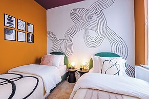 Modern 4-Bedroom in Manchester
