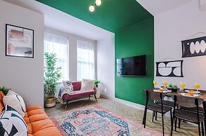 Modern 4-Bedroom in Manchester