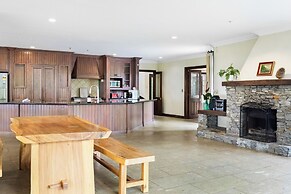 Countryside Zen Estate - Views and Pool