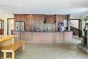 Countryside Zen Estate - Views and Pool