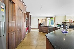 Countryside Zen Estate - Views and Pool