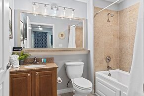 Renovated Condo 2mil away from Disney