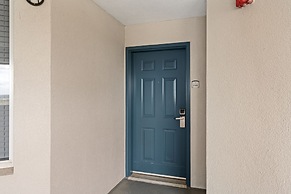 Renovated Condo 2mil away from Disney