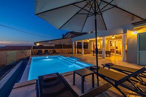Villa Beachfront With 4 Bedrooms and 3 5 Bathrooms