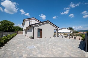 Holiday House Jewel With Private Pool