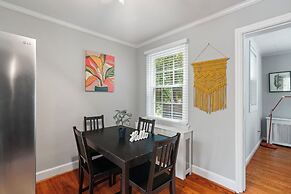 Charming Townhouse Retreat by Cozysuites