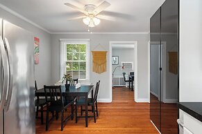 Charming Townhouse Retreat by Cozysuites