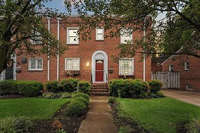 Charming Townhouse Retreat by Cozysuites