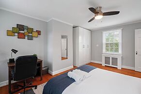 Charming Townhouse Retreat by Cozysuites