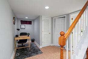 Charming Townhouse Retreat by Cozysuites