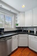 Charming Townhouse Retreat by Cozysuites