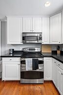 Charming Townhouse Retreat by Cozysuites