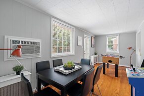 Charming Townhouse Retreat by Cozysuites