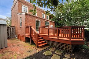 Charming Townhouse Retreat by Cozysuites