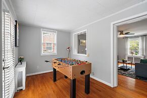 Charming Townhouse Retreat by Cozysuites