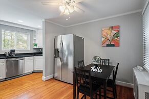 Charming Townhouse Retreat by Cozysuites