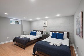 Charming Townhouse Retreat by Cozysuites