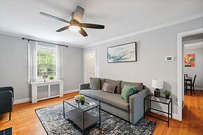Charming Townhouse Retreat by Cozysuites