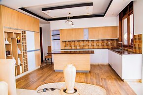 Net Luna Villa Hotel and Tours