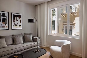 Kova Residence, Acropolis by Aura Homes