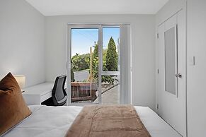 Coastal Living Retreat close to Beaches