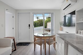 Coastal Living Retreat close to Beaches