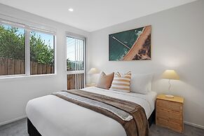 Coastal Living Retreat close to Beaches