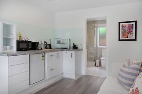 Coastal Living Retreat close to Beaches