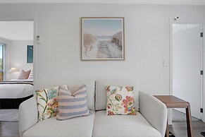 Coastal Living Retreat close to Beaches