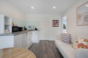 Coastal Living Retreat close to Beaches