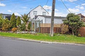 Coastal Living Retreat close to Beaches