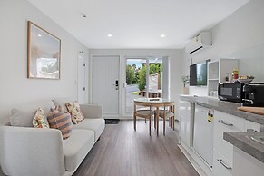 Coastal Living Retreat close to Beaches