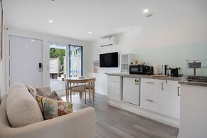 Coastal Living Retreat close to Beaches