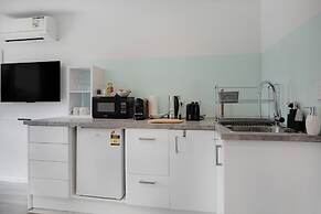 Coastal Living Retreat close to Beaches