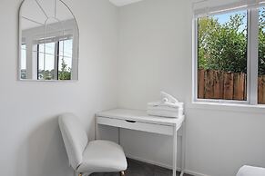 Coastal Living Retreat close to Beaches