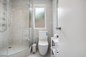 Coastal Living Retreat close to Beaches