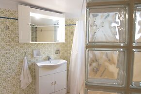 Cozy Apartment Next to Alimos Beach