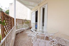 Cozy Apartment Next to Alimos Beach