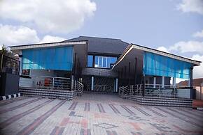 Lawsons Residence and Suites