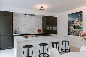 Modern 3-bedroom Apartment Family-friendly Touches