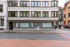 Modern 3-bedroom Apartment Family-friendly Touches