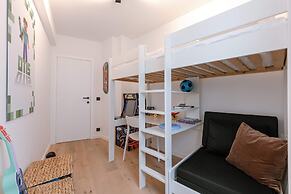 Modern 3-bedroom Apartment Family-friendly Touches