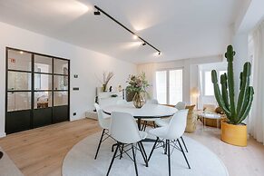 Modern 3-bedroom Apartment Family-friendly Touches